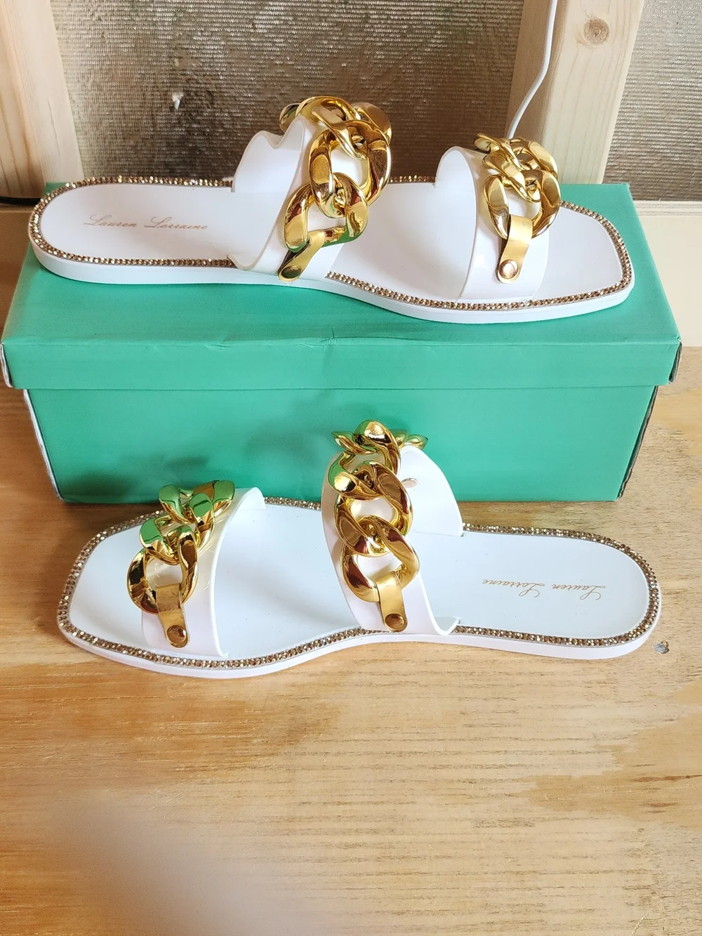 SOLD!!NEW! Lauren Lorraine White Slide Sandals with Gold Chain Accent,Sz 10, NWT - Picture 5 of 5